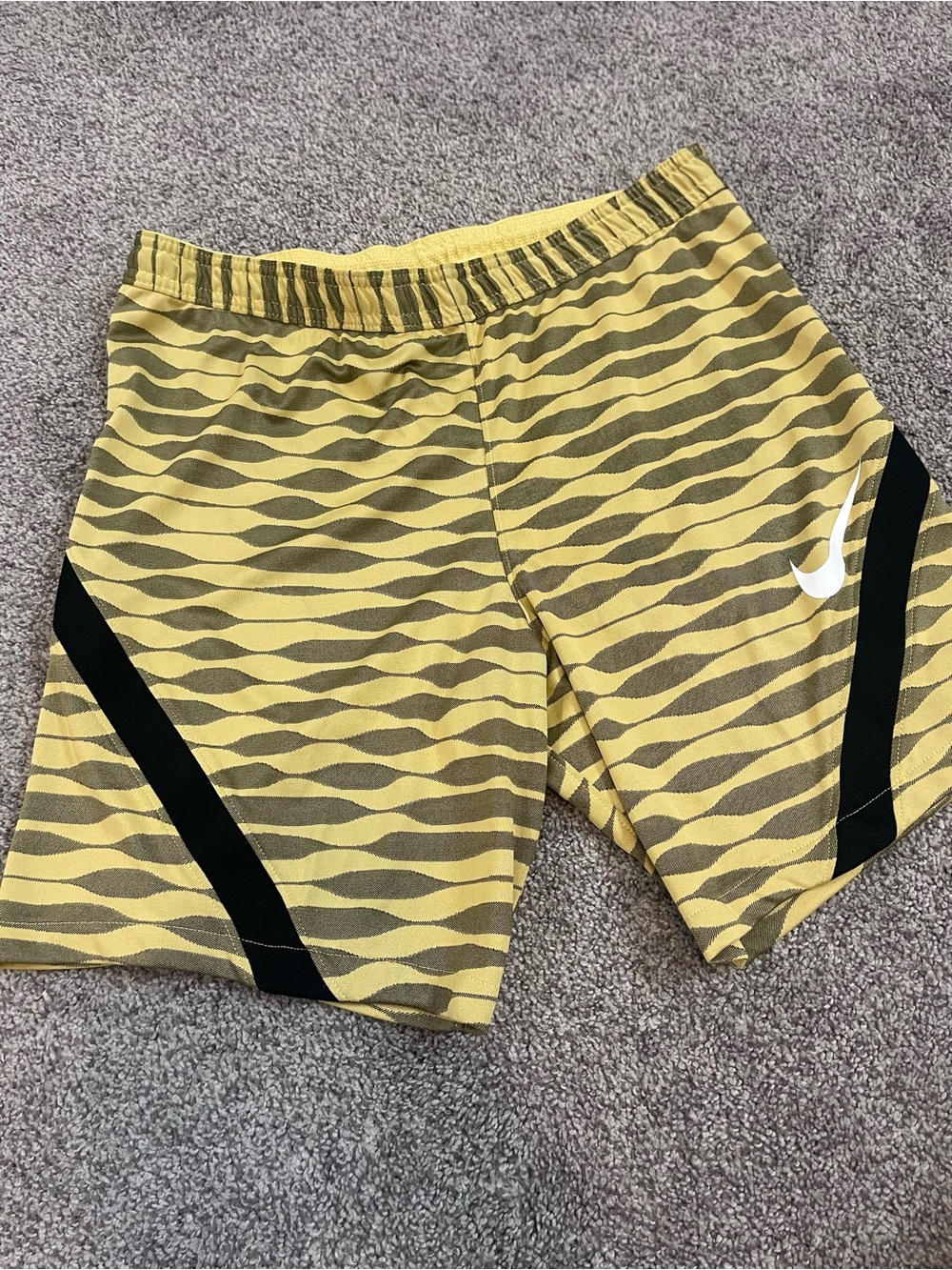 Nike Dri-FIT Strike Soccer Shorts Gold Olive Wave Print Men’s Large
